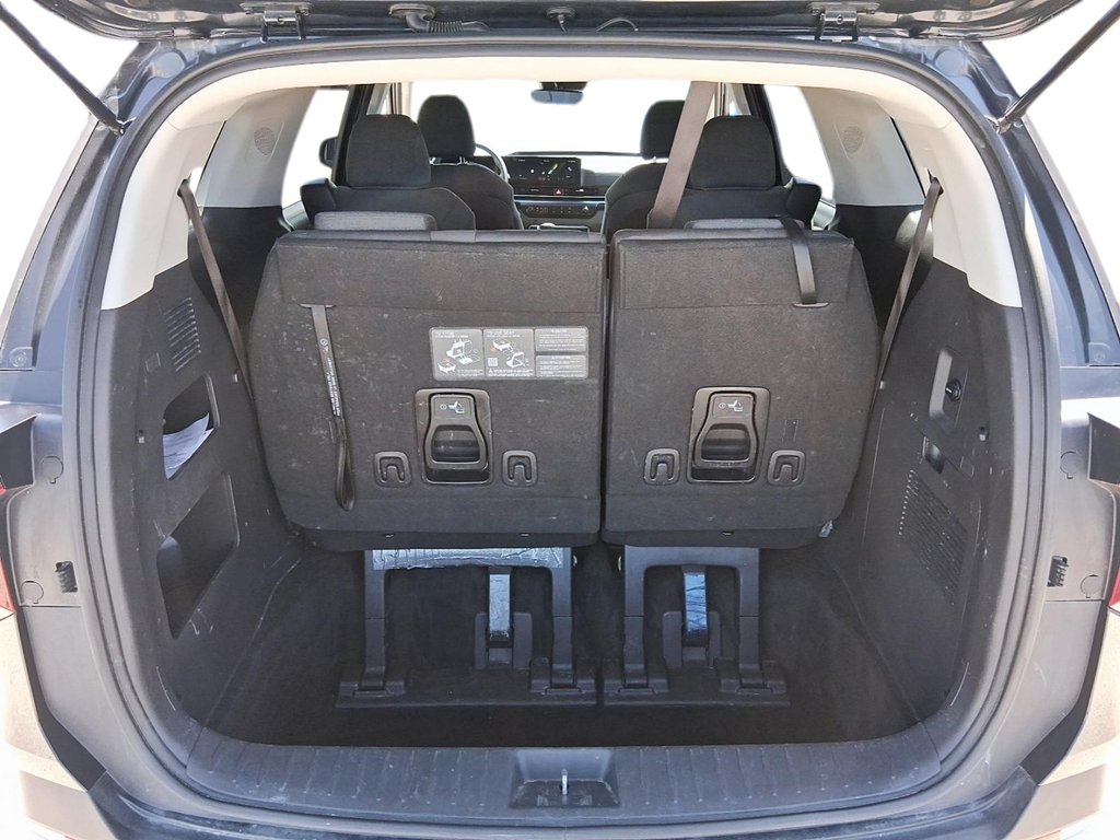 2025 Kia Carnival LX FWD in Stratford, Ontario - 6 - w1024h768px