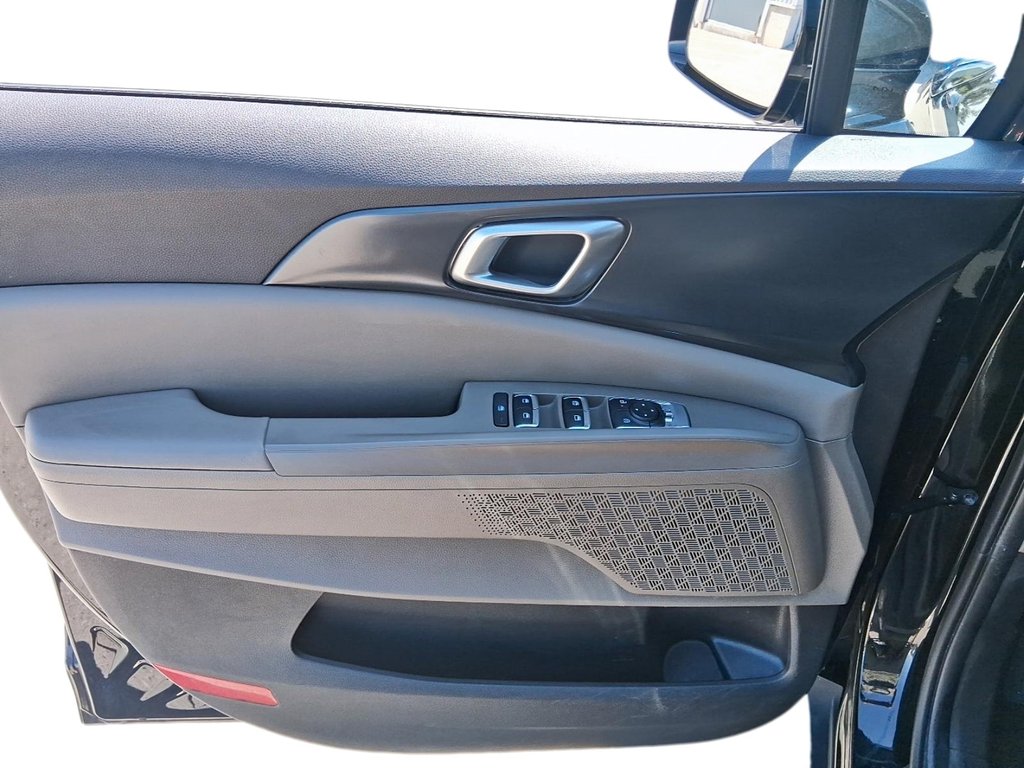 2025 Kia Carnival LX FWD in Stratford, Ontario - 12 - w1024h768px