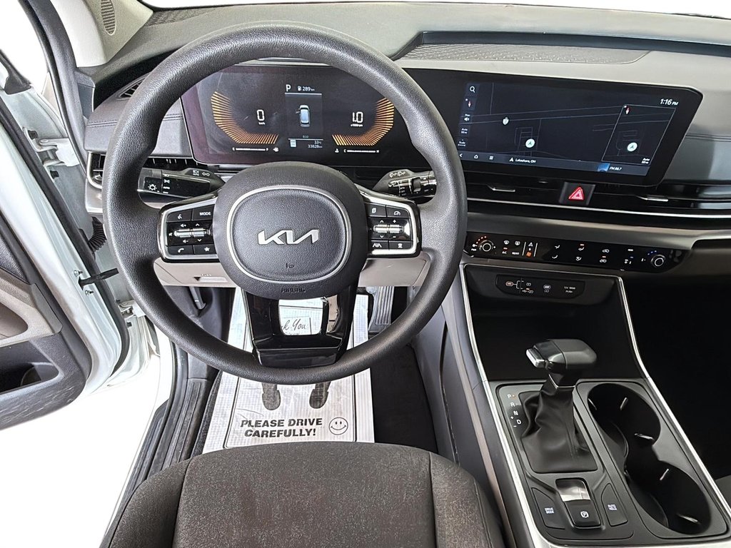 2025 Kia Carnival LX FWD in Stratford, Ontario - 12 - w1024h768px