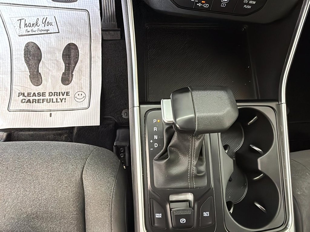 2025 Kia Carnival LX FWD in Stratford, Ontario - 13 - w1024h768px