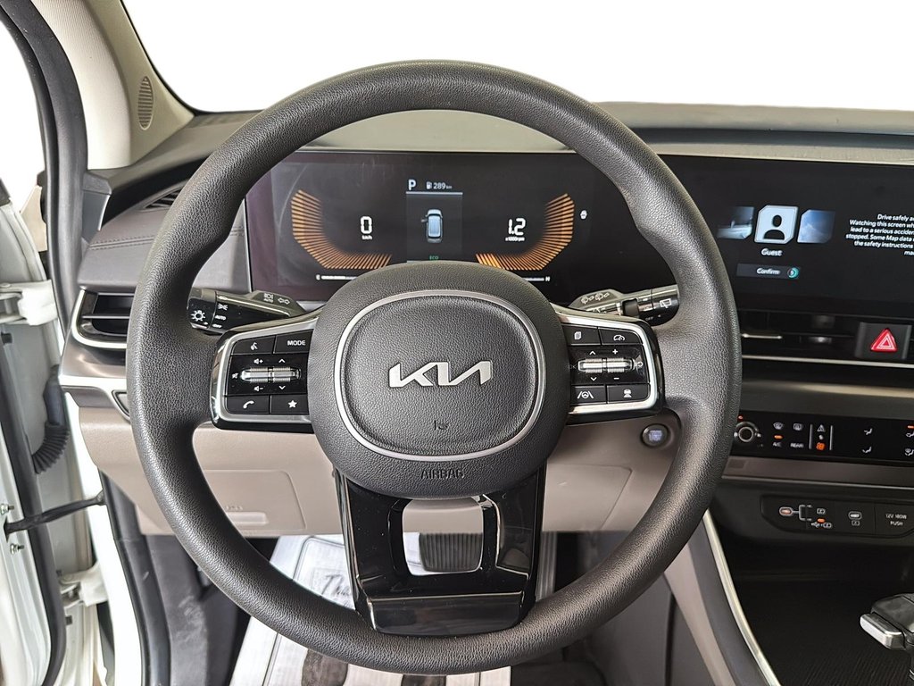 2025 Kia Carnival LX FWD in Stratford, Ontario - 10 - w1024h768px