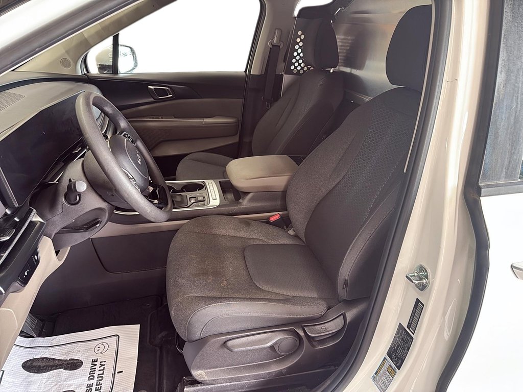 2025 Kia Carnival LX FWD in Stratford, Ontario - 8 - w1024h768px