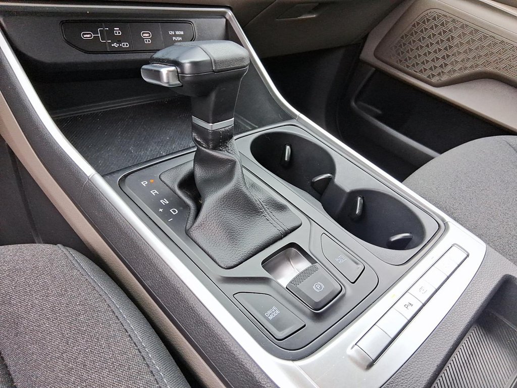 2025 Kia Carnival LX FWD in Stratford, Ontario - 15 - w1024h768px