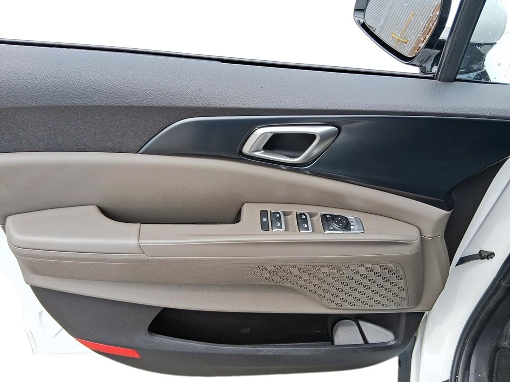 2025 Kia Carnival LX FWD in Stratford, Ontario - 10 - w1024h768px