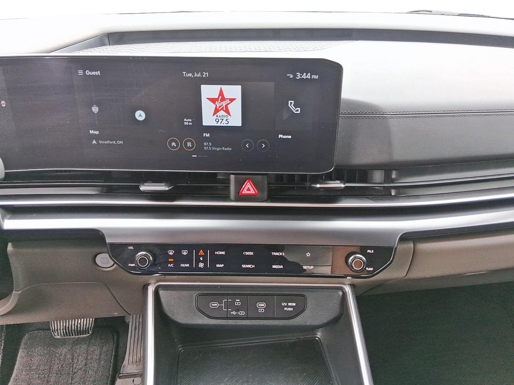 2025 Kia Carnival LX FWD in Stratford, Ontario - 14 - w1024h768px