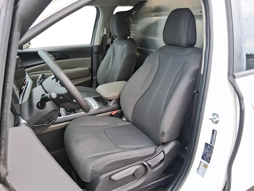 2025 Kia Carnival LX FWD in Stratford, Ontario - 8 - w1024h768px