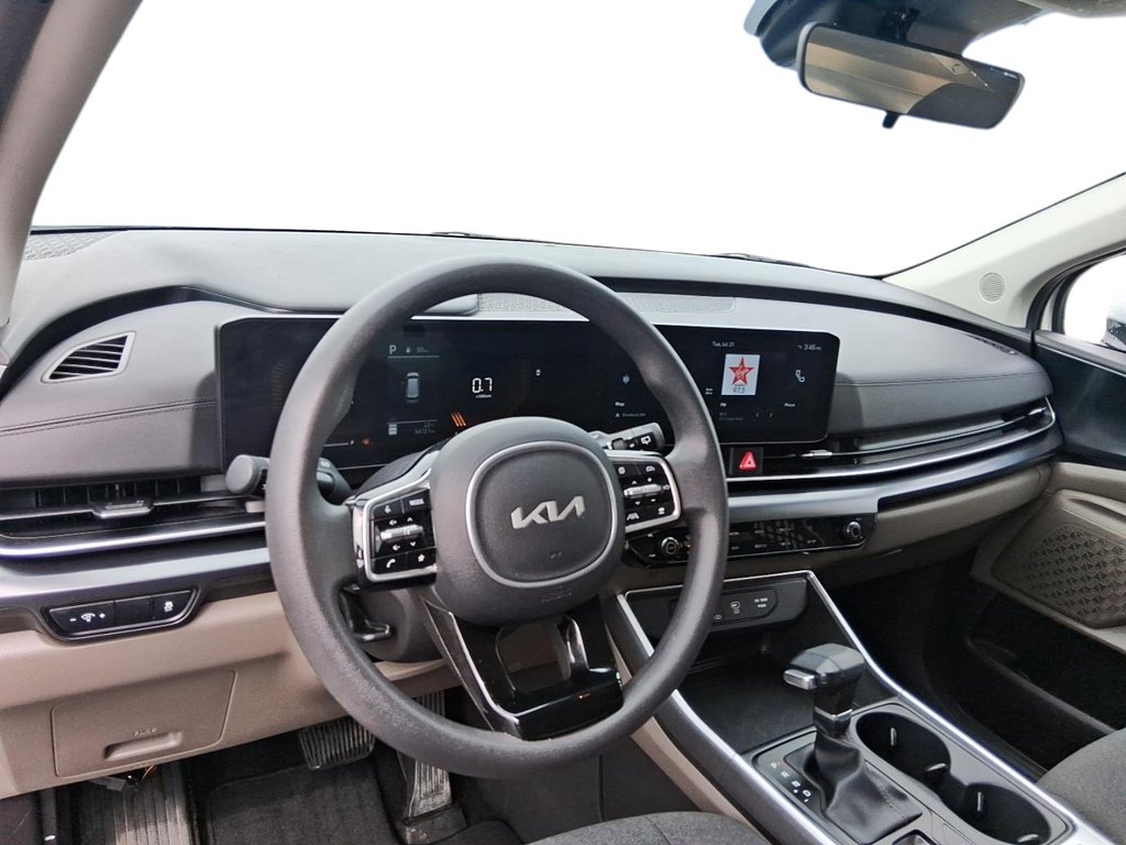 2025 Kia Carnival LX FWD in Stratford, Ontario - 9 - w1024h768px