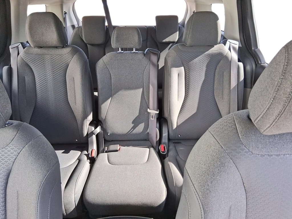 2025 Kia Carnival LX FWD in Stratford, Ontario - 10 - w1024h768px
