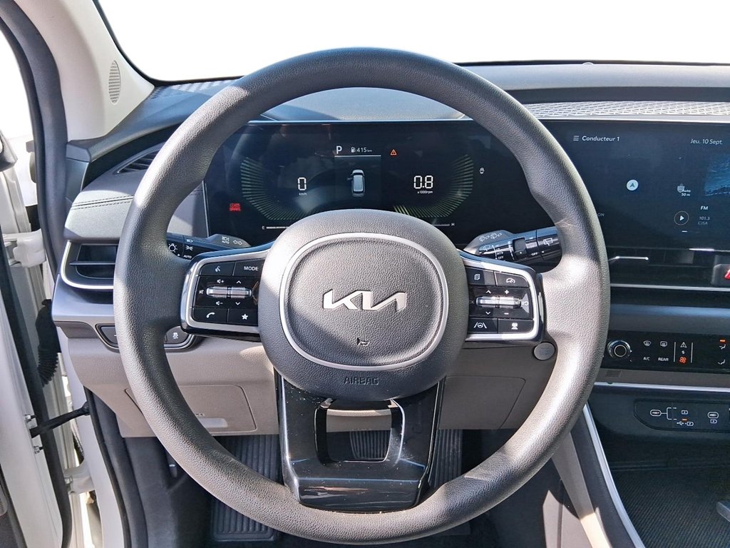 2025 Kia Carnival LX FWD in Stratford, Ontario - 13 - w1024h768px