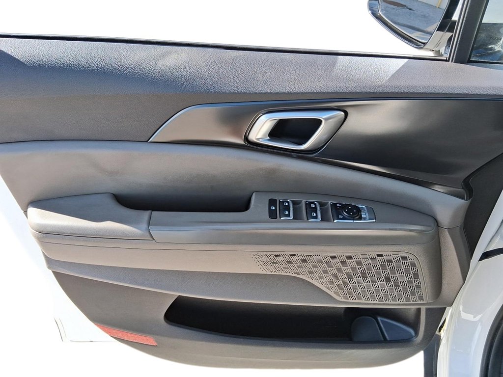2025 Kia Carnival LX FWD in Stratford, Ontario - 12 - w1024h768px