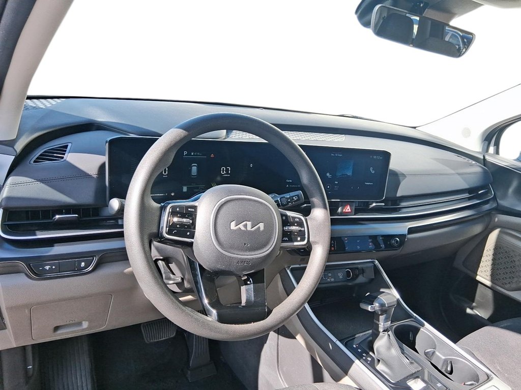 2025 Kia Carnival LX FWD in Stratford, Ontario - 11 - w1024h768px