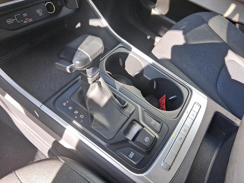 2025 Kia Carnival LX FWD in Stratford, Ontario - 17 - w1024h768px