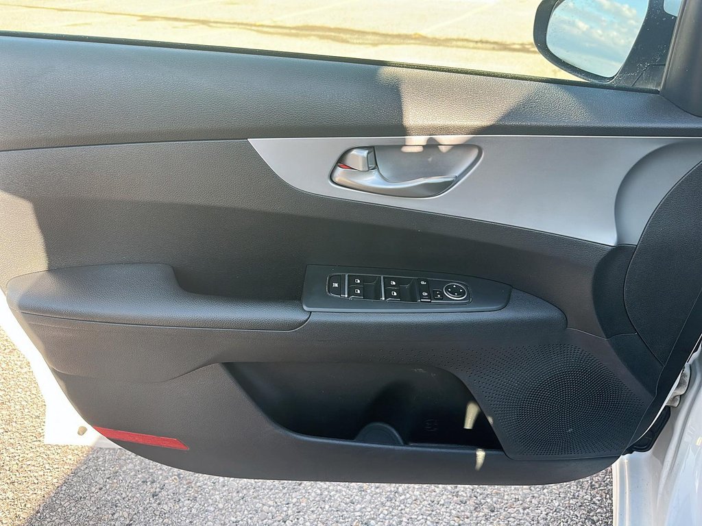 2022 Kia Forte Sedan LX IVT in Stratford, Ontario - 10 - w1024h768px