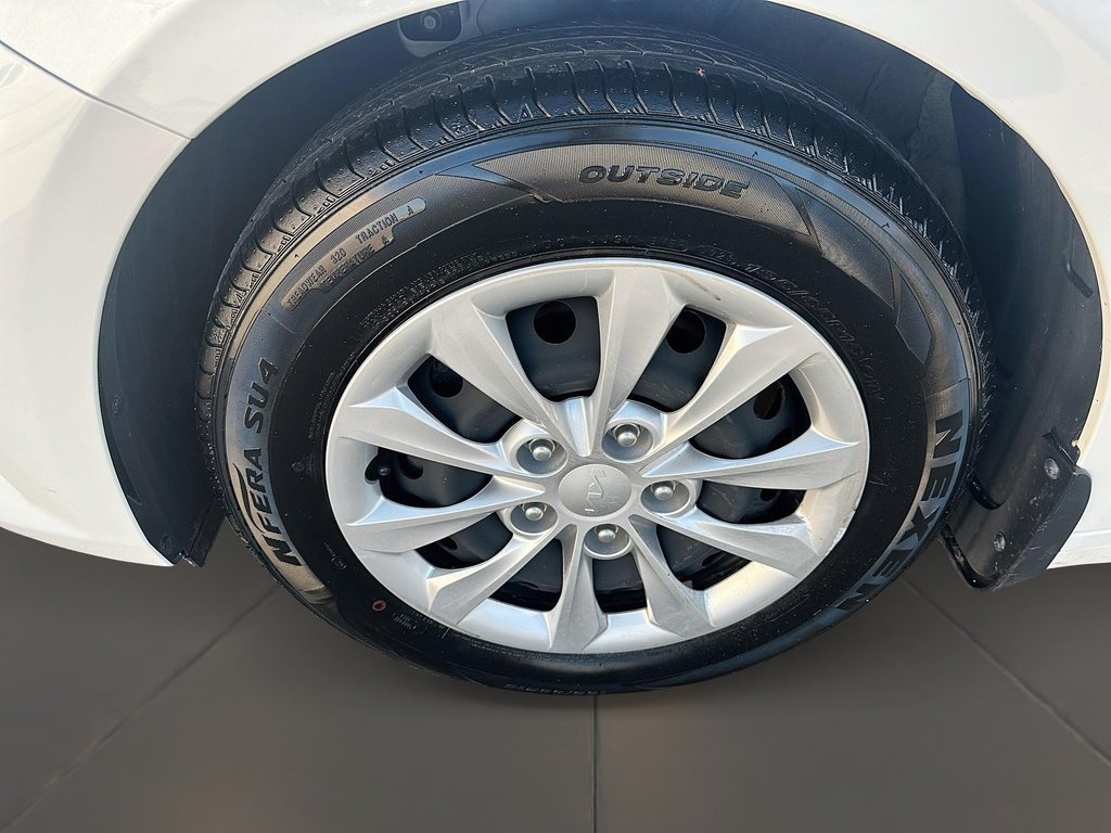 2022 Kia Forte Sedan LX IVT in Stratford, Ontario - 7 - w1024h768px