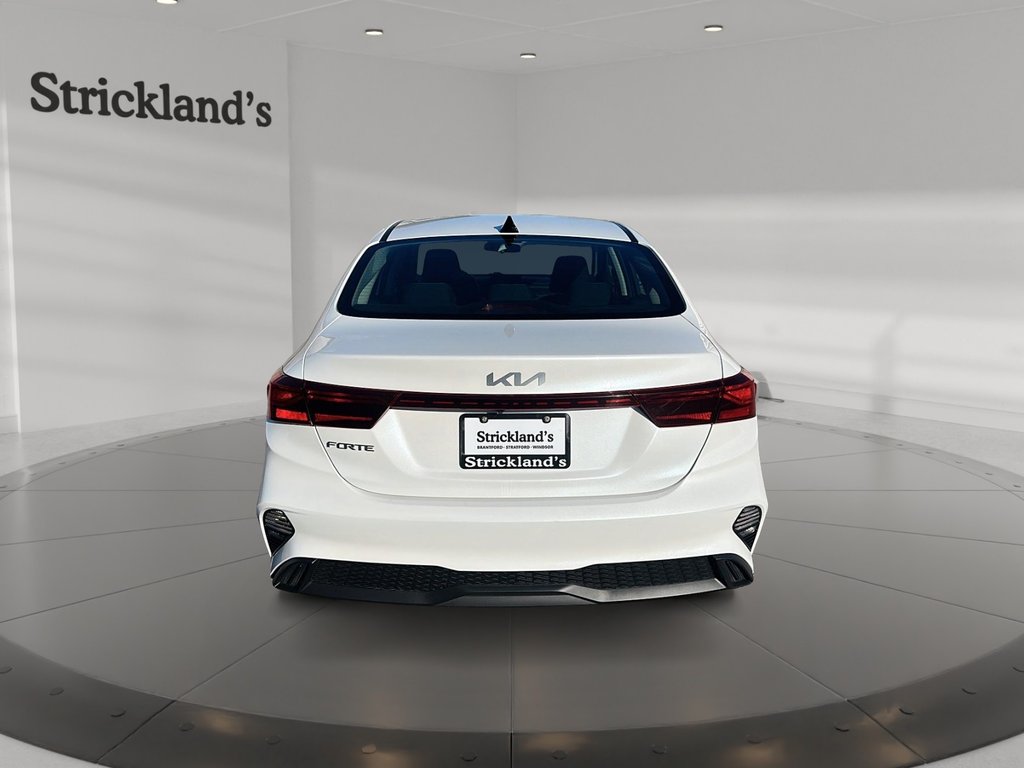 2022 Kia Forte Sedan LX IVT in Stratford, Ontario - 3 - w1024h768px