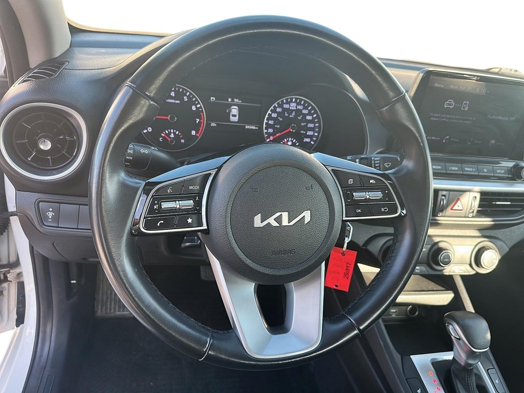 2022 Kia Forte Sedan LX IVT in Stratford, Ontario - 11 - w1024h768px
