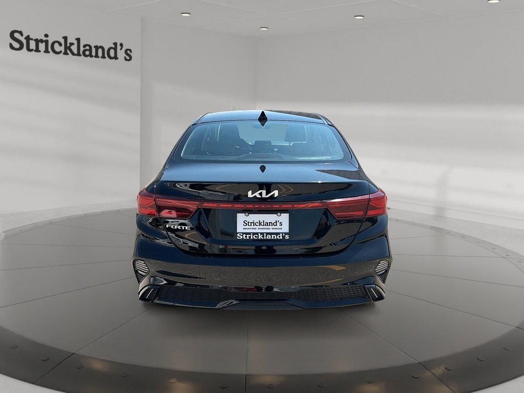 2022 Kia Forte Sedan EX IVT in Stratford, Ontario - 3 - w1024h768px