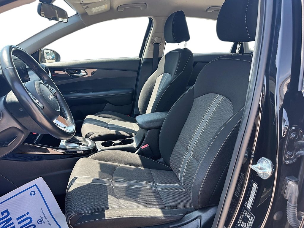 2022 Kia Forte Sedan EX IVT in Stratford, Ontario - 8 - w1024h768px