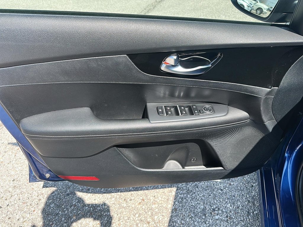 2022 Kia Forte Sedan EX IVT in Stratford, Ontario - 10 - w1024h768px
