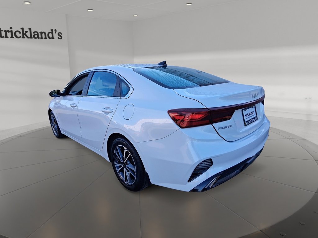 2022 Kia Forte Sedan EX IVT in Stratford, Ontario - 4 - w1024h768px