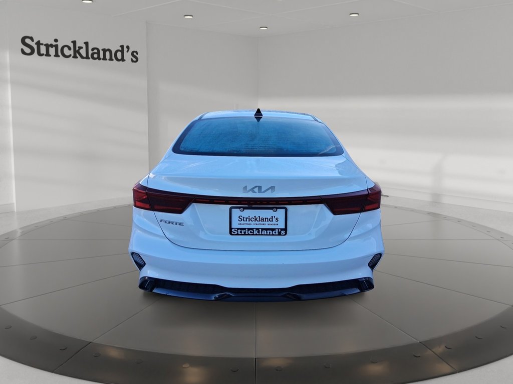 2022 Kia Forte Sedan EX IVT in Stratford, Ontario - 3 - w1024h768px