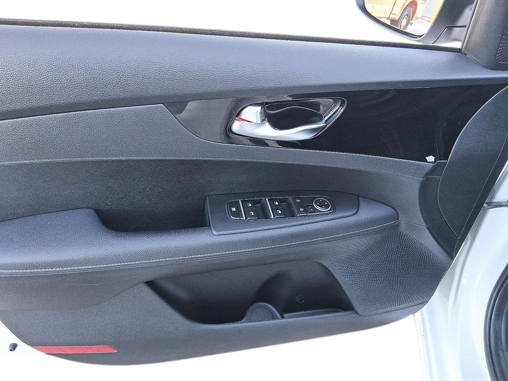 2022 Kia Forte Sedan EX IVT in Stratford, Ontario - 11 - w1024h768px