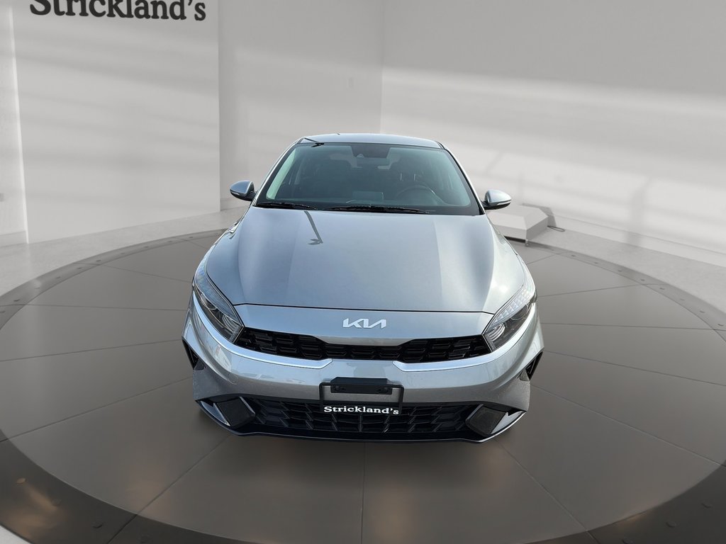 2023 Kia Forte (5) EX IVT in Stratford, Ontario - 2 - w1024h768px