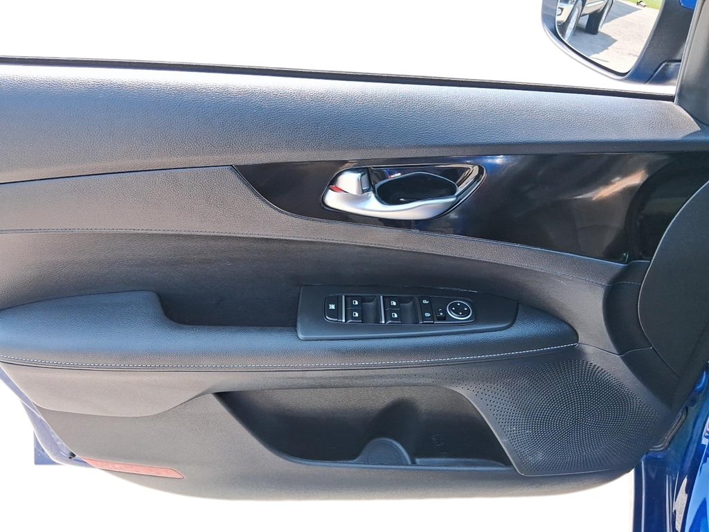 2023 Kia Forte Sedan EX+ IVT in Stratford, Ontario - 11 - w1024h768px