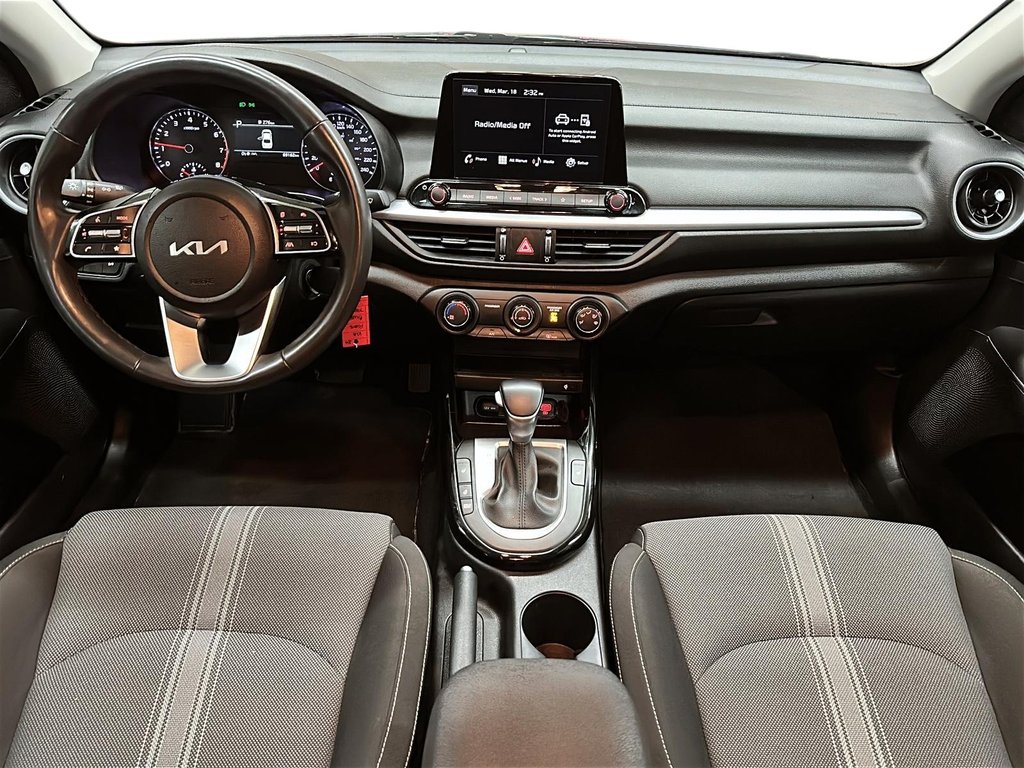 2024 Kia Forte EX IVT in Stratford, Ontario - 9 - w1024h768px