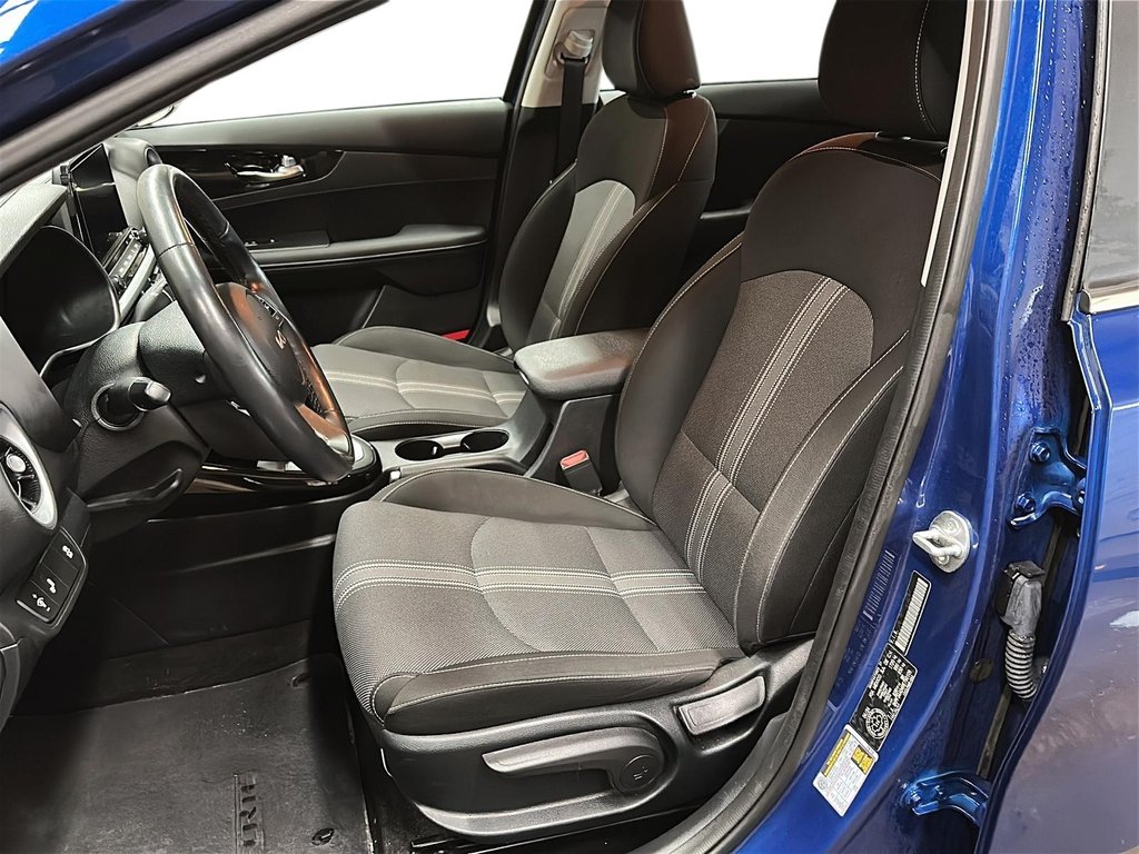 2024 Kia Forte EX IVT in Stratford, Ontario - 8 - w1024h768px