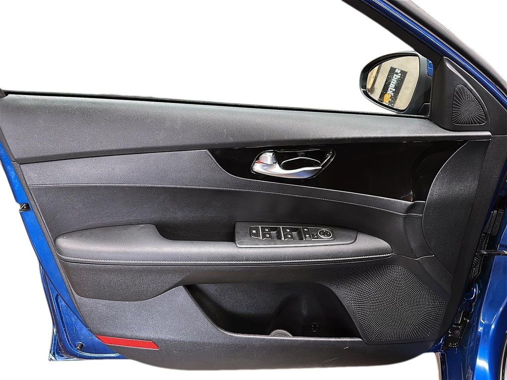 2024 Kia Forte EX IVT in Stratford, Ontario - 10 - w1024h768px