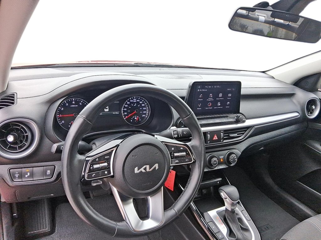 2024 Kia Forte EX IVT in Stratford, Ontario - 10 - w1024h768px