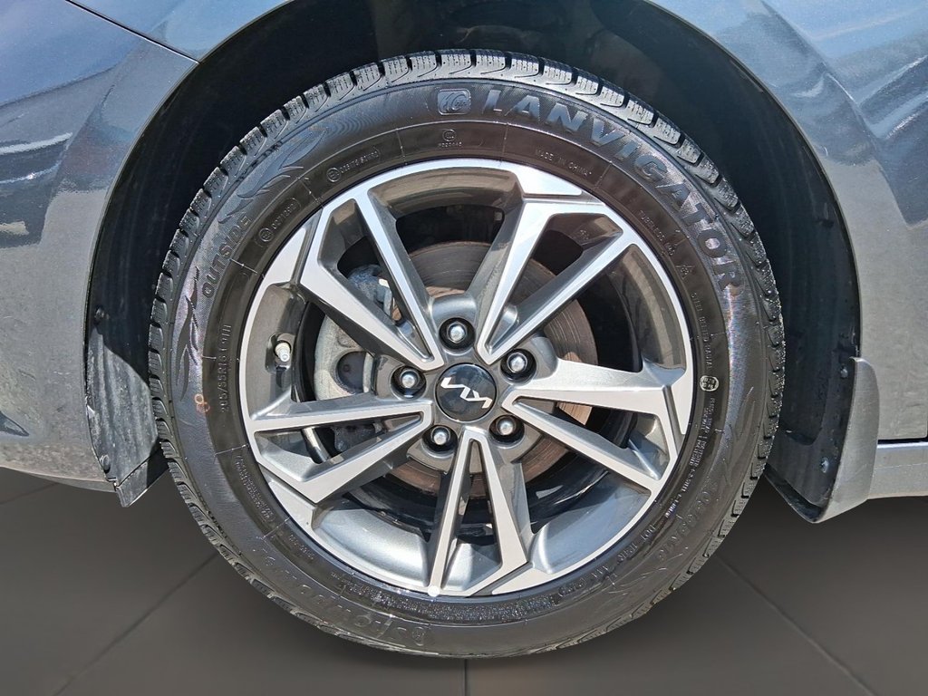 2024 Kia Forte EX IVT in Stratford, Ontario - 7 - w1024h768px