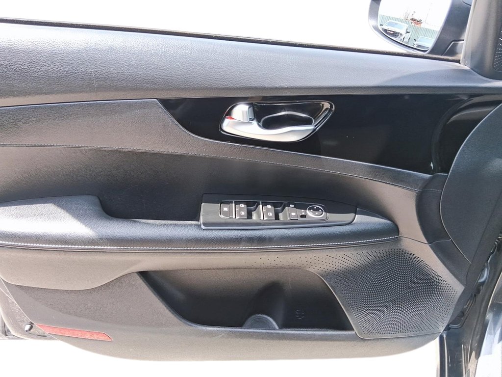 2024 Kia Forte EX IVT in Stratford, Ontario - 11 - w1024h768px
