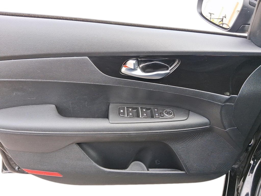 2024 Kia Forte EX IVT in Stratford, Ontario - 11 - w1024h768px