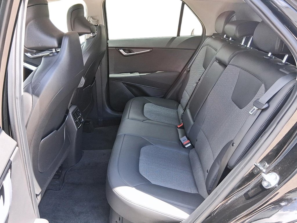 2023 Kia Niro HEV EX Premium in Stratford, Ontario - 9 - w1024h768px