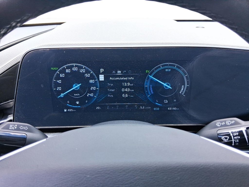 2023 Kia Niro HEV EX Premium in Stratford, Ontario - 14 - w1024h768px