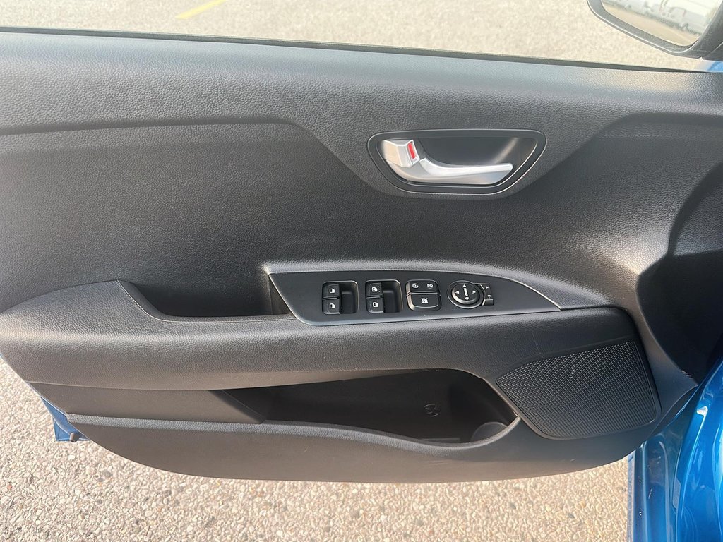 2022 Kia Rio (5) LX+ IVT in Stratford, Ontario - 10 - w1024h768px