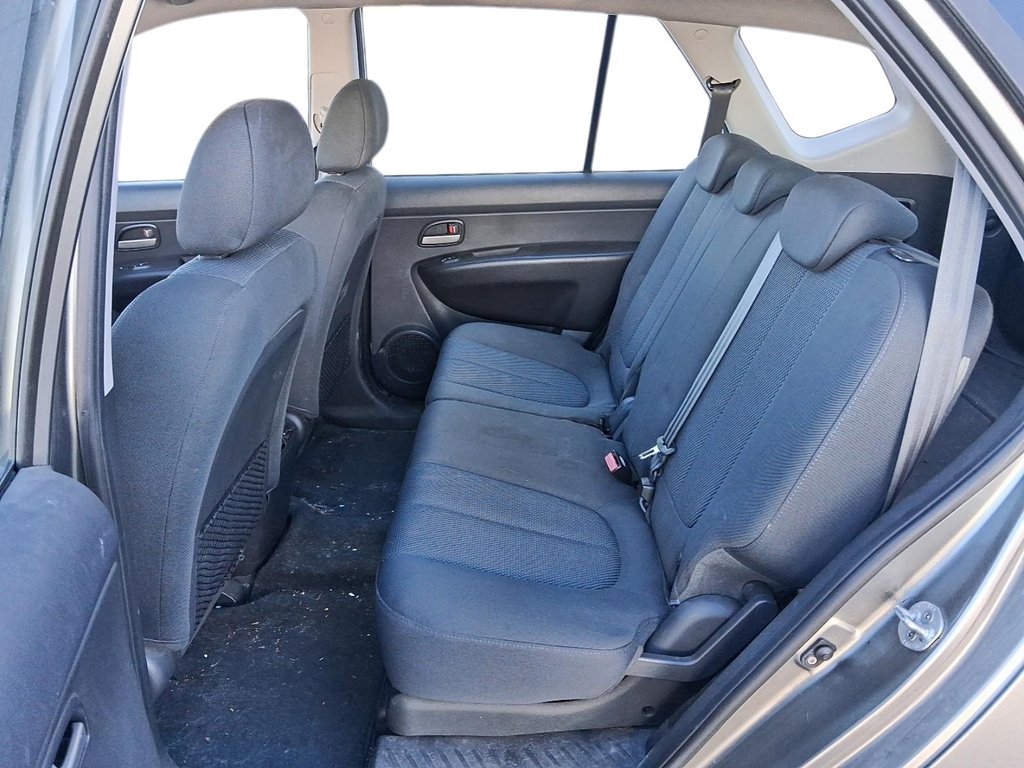 2009 Kia Rondo EX (5-seater) in Stratford, Ontario - 9 - w1024h768px