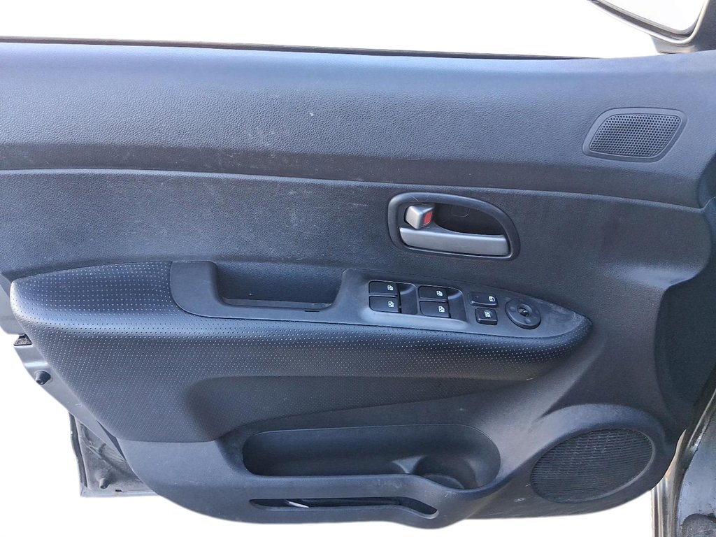2009 Kia Rondo EX (5-seater) in Stratford, Ontario - 11 - w1024h768px