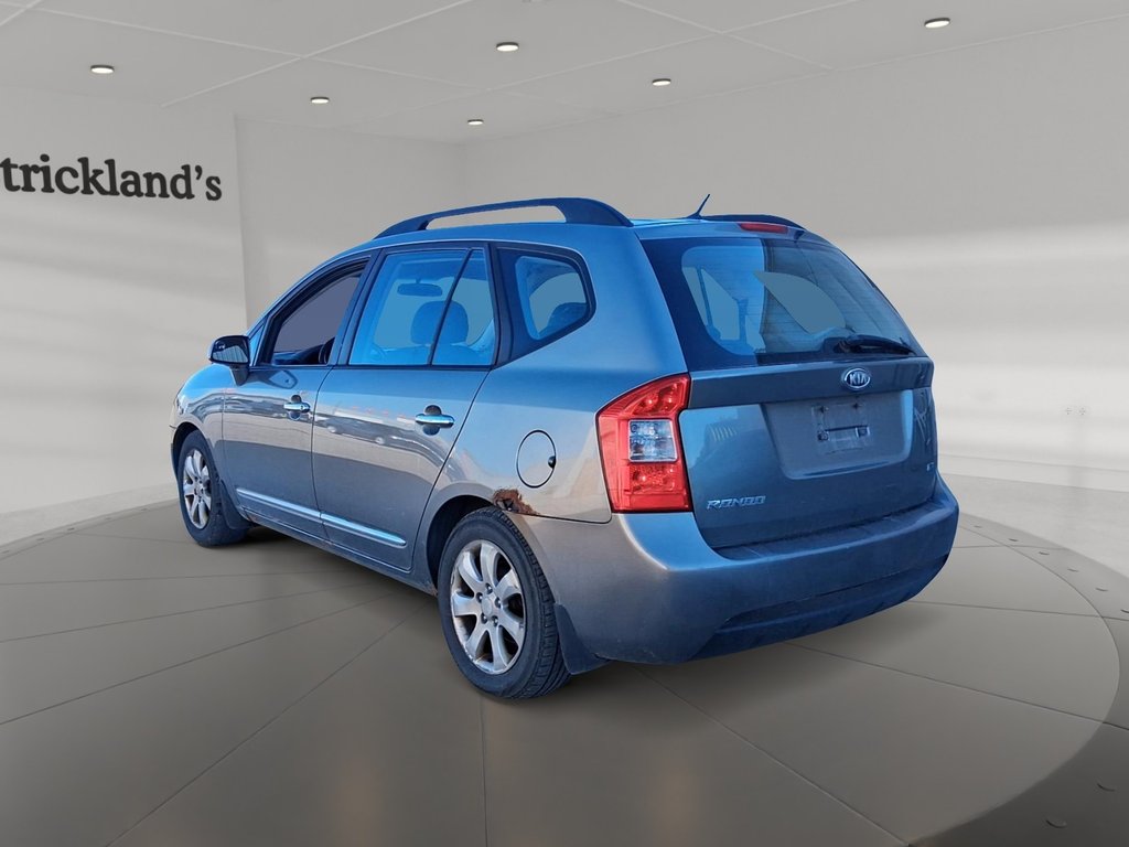 2009 Kia Rondo EX (5-seater) in Stratford, Ontario - 4 - w1024h768px