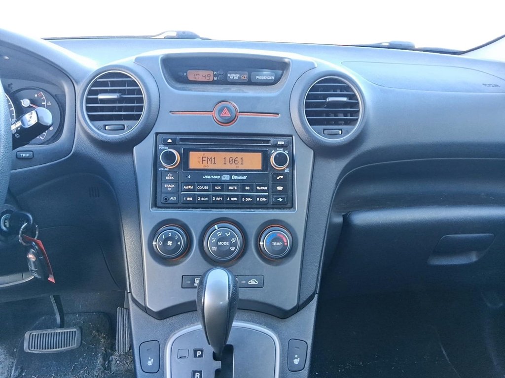 2009 Kia Rondo EX (5-seater) in Stratford, Ontario - 14 - w1024h768px