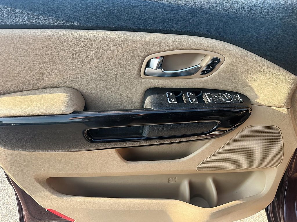 2015 Kia Sedona SXL at in Stratford, Ontario - 10 - w1024h768px