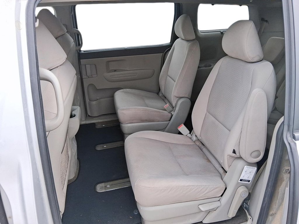 2016 Kia Sedona LX in Stratford, Ontario - 9 - w1024h768px