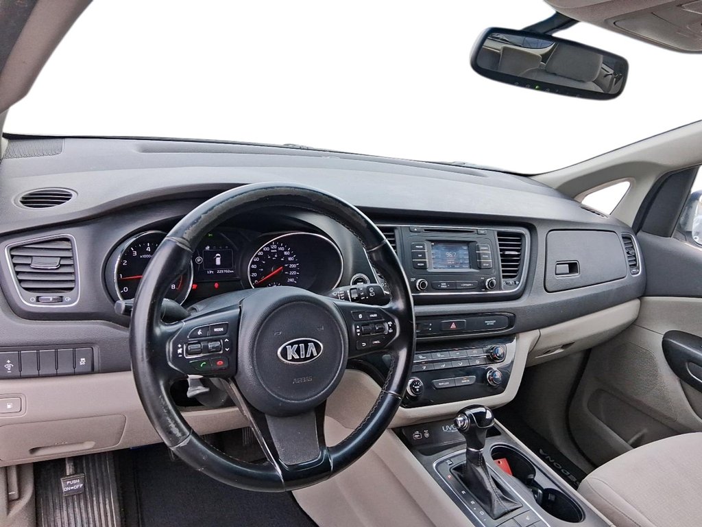 2016 Kia Sedona LX in Stratford, Ontario - 11 - w1024h768px