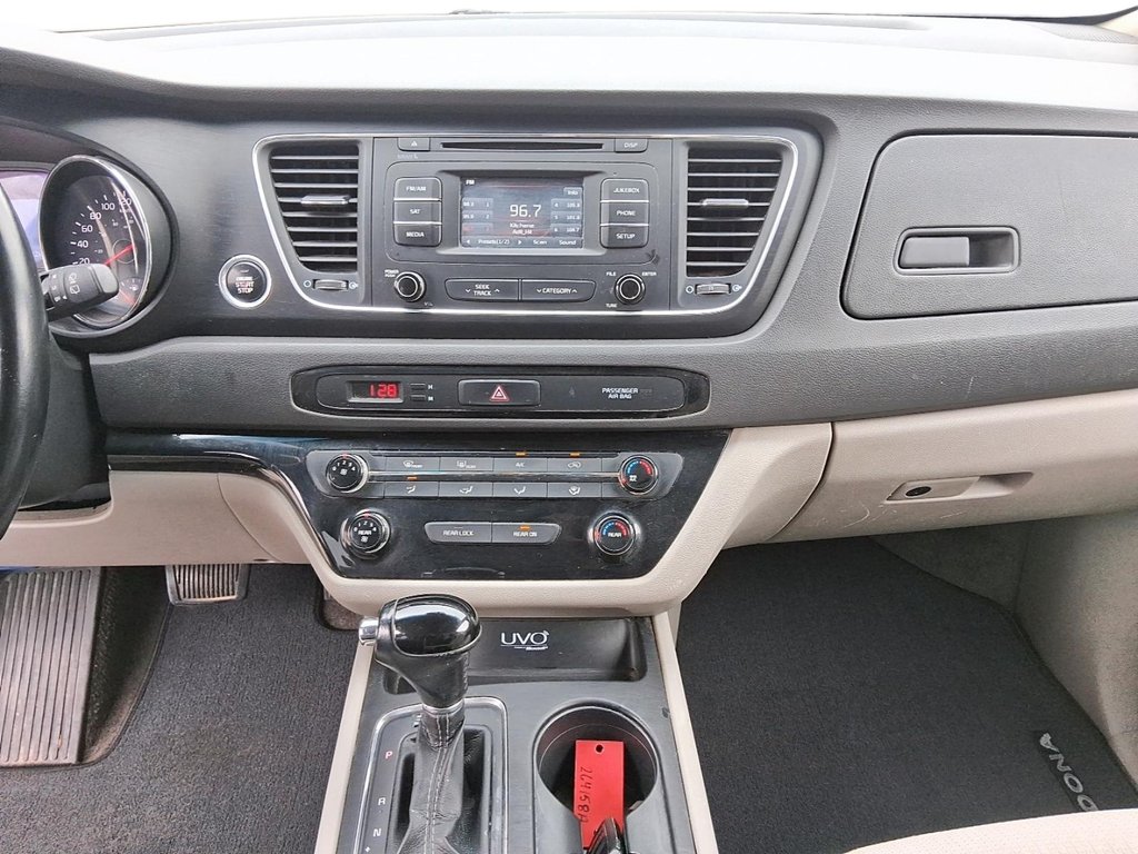 2016 Kia Sedona LX in Stratford, Ontario - 16 - w1024h768px