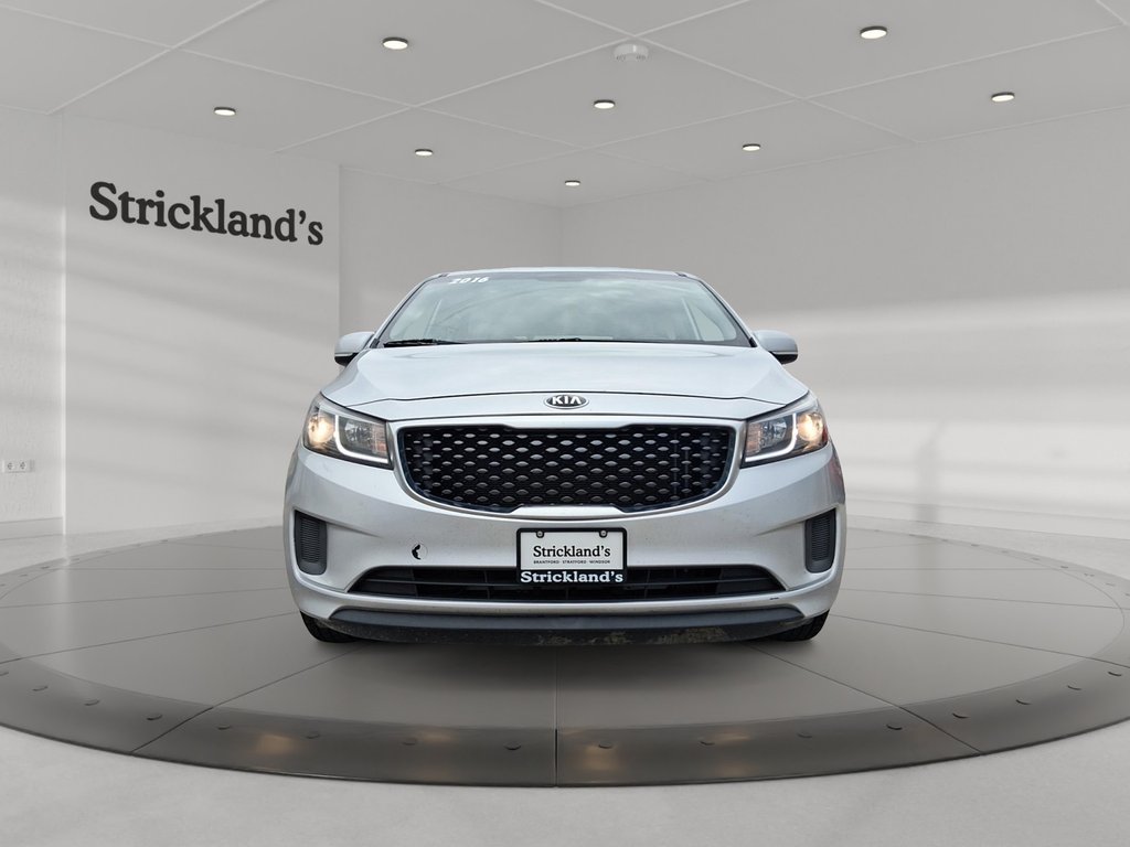 2016 Kia Sedona LX in Stratford, Ontario - 2 - w1024h768px