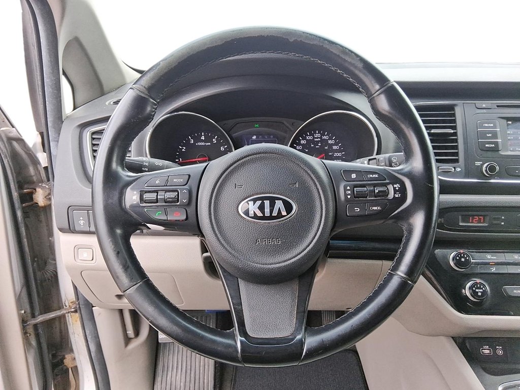 2016 Kia Sedona LX in Stratford, Ontario - 13 - w1024h768px