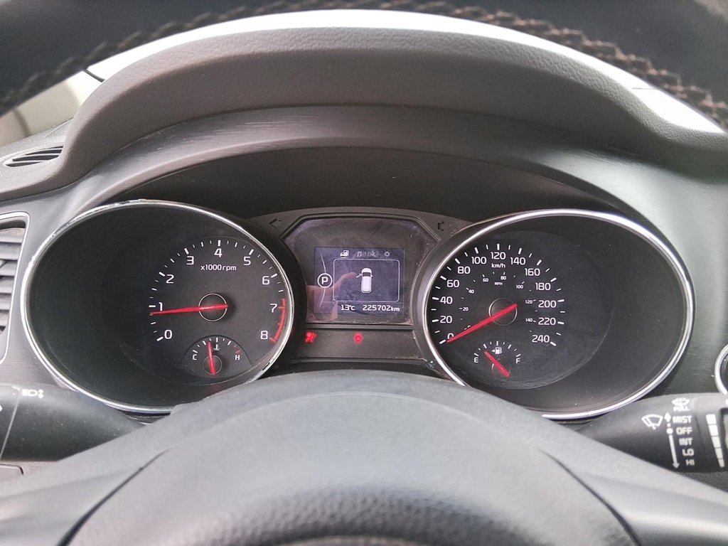 2016 Kia Sedona LX in Stratford, Ontario - 15 - w1024h768px
