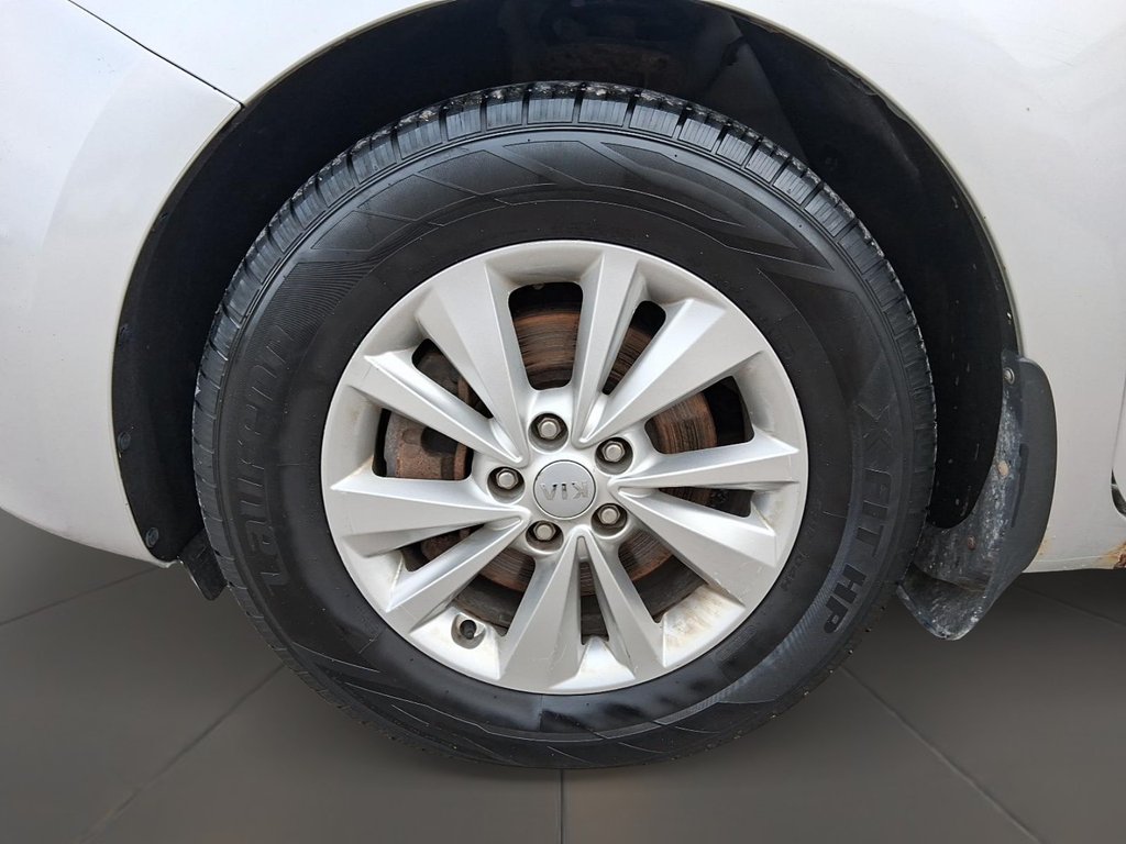 2016 Kia Sedona LX in Stratford, Ontario - 7 - w1024h768px